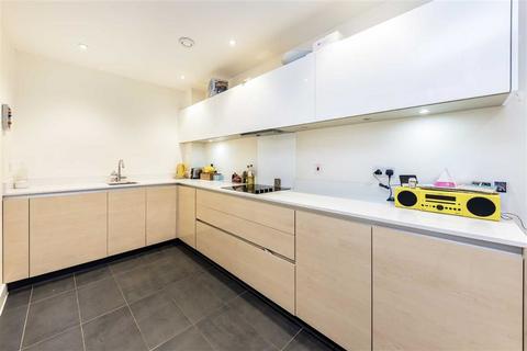 3 bedroom flat for sale, Peartree Way, London SE10