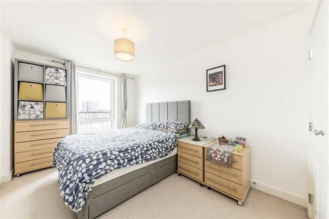 2 bedroom flat for sale, Tarves Way, London SE10