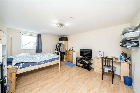 2 bedroom flat for sale, Glaisher Street, London SE8