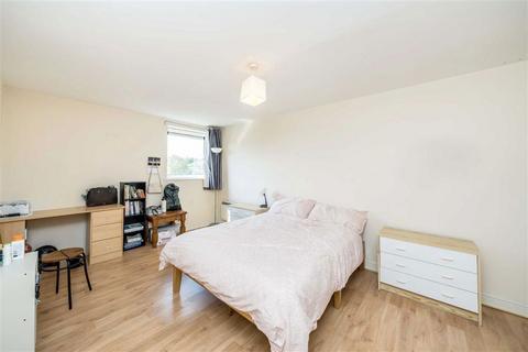 2 bedroom flat for sale, Glaisher Street, London SE8