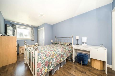 2 bedroom flat for sale, Tarves Way, London SE10