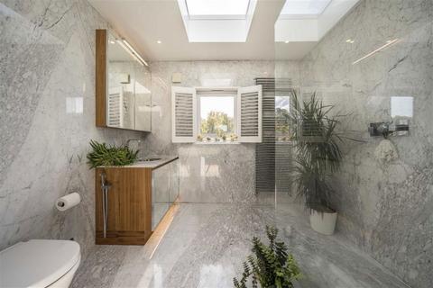 31 Woodlands Park Road, London, SE10 9XE