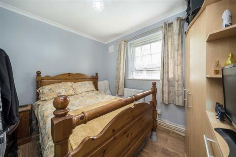 3 bedroom flat for sale, Roan Street, London SE10