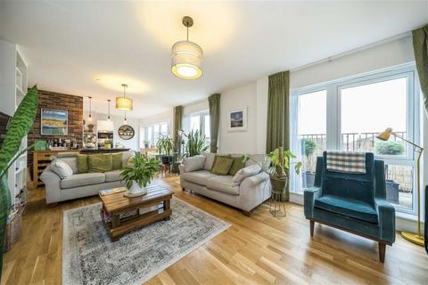 3 bedroom flat for sale, Greenwich High Road, London SE10