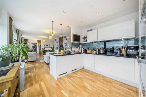 3 bedroom flat for sale, Greenwich High Road, London SE10