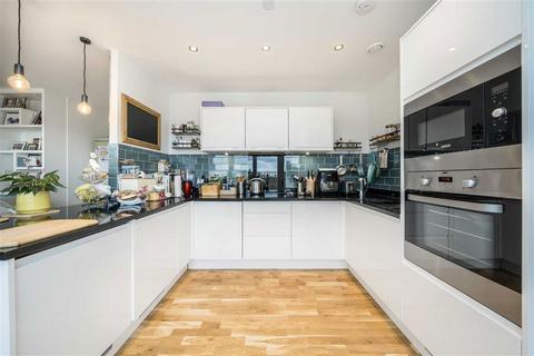 3 bedroom flat for sale, Greenwich High Road, London SE10