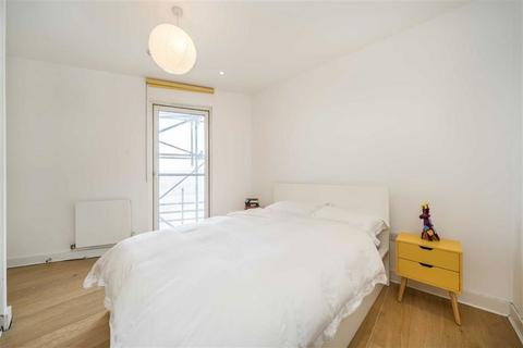 1 bedroom flat to rent, River Gardens Walk, London SE10