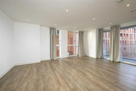 3 bedroom flat to rent, Cable Walk, London SE10