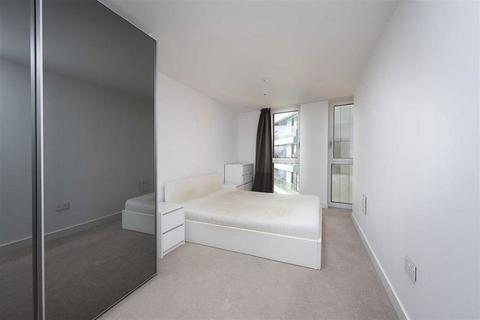 3 bedroom flat to rent, Cable Walk, London SE10