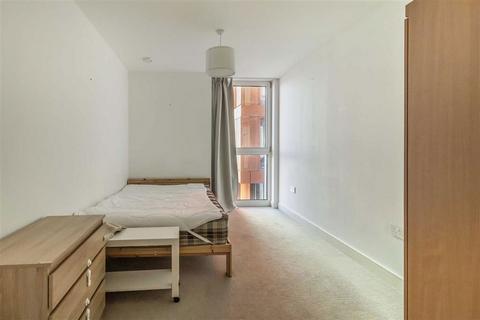 3 bedroom flat to rent, Cable Walk, London SE10