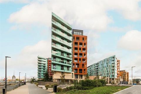 3 bedroom flat to rent, Cable Walk, London SE10