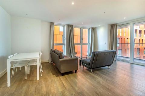 3 bedroom flat to rent, Cable Walk, London SE10