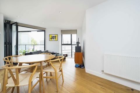 2 bedroom flat for sale, Lee Street, London E8