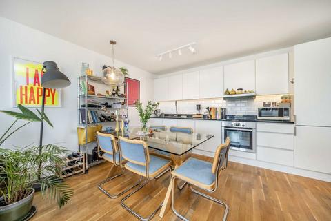 2 bedroom flat for sale, Queensbridge Road, London E2