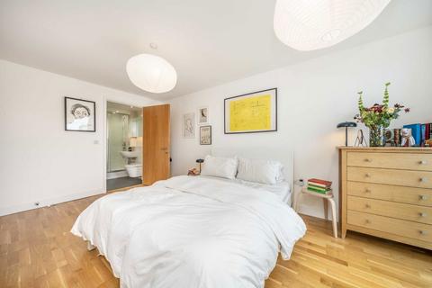 2 bedroom flat for sale, Queensbridge Road, London E2