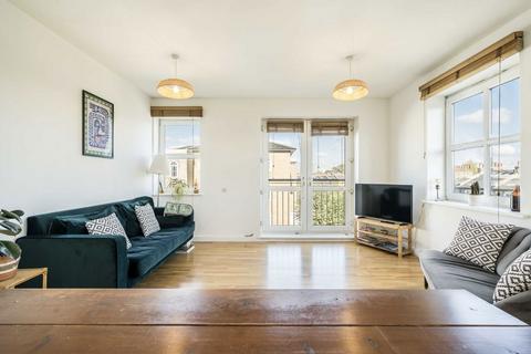 2 bedroom flat for sale, Queensbridge Road, London E8