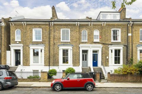 2 bedroom maisonette for sale, Forest Road, London E8