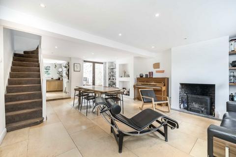 16 Malvern Road, London, E8 3LT