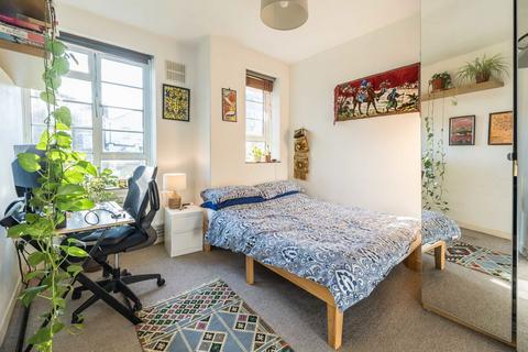 3 bedroom flat for sale, Well Street, London E9