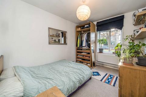 3 bedroom flat for sale, Well Street, London E9