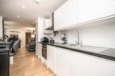 1 bedroom flat for sale, Cadogan Terrace, London E9