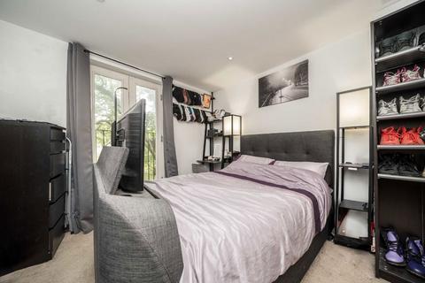 1 bedroom flat for sale, Cadogan Terrace, London E9