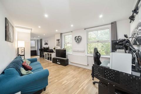 1 bedroom flat for sale, Cadogan Terrace, London E9