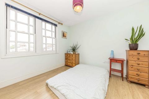 1 bedroom flat for sale, Queensbridge Road, London E8