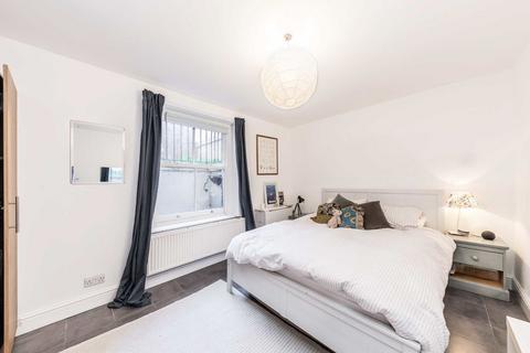 2 bedroom flat for sale, Darnley Road, London E9