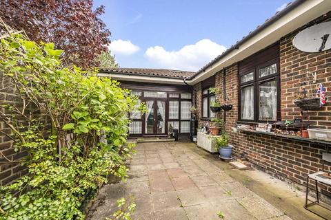 4 bedroom bungalow for sale, Beanacre Close, London E9