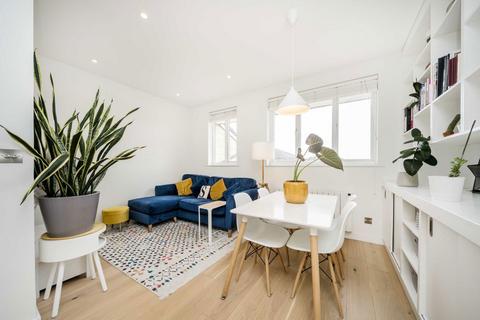 2 bedroom flat for sale, Holly Street, London E8