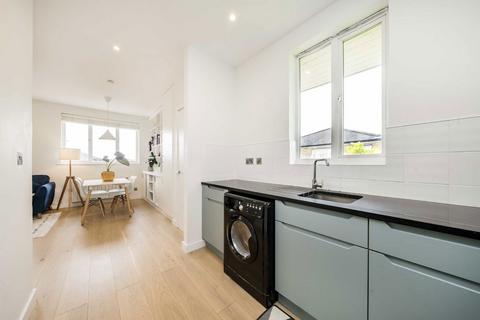 2 bedroom flat for sale, Holly Street, London E8