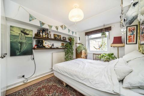 4 bedroom flat for sale, Broke Walk, London E8