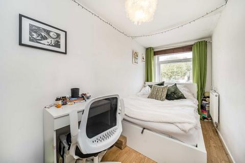 4 bedroom flat for sale, Broke Walk, London E8