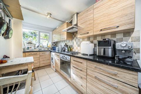 4 bedroom flat for sale, Broke Walk, London E8