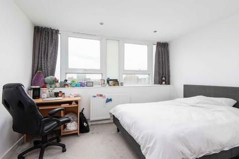 2 bedroom flat to rent, Rainhill Way, London E3