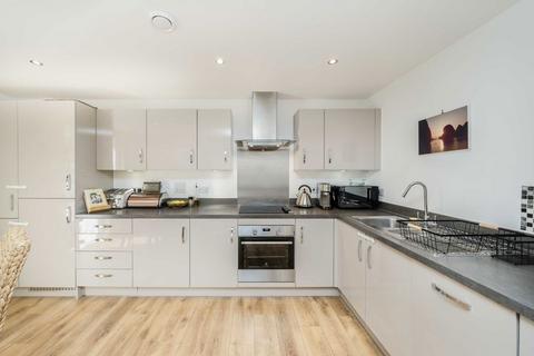 2 bedroom flat for sale, Haggerston Road, London E8