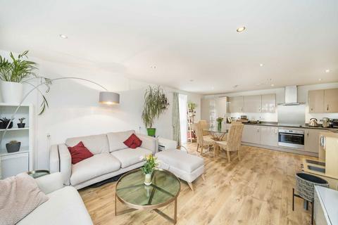 2 bedroom flat for sale, Haggerston Road, London E8