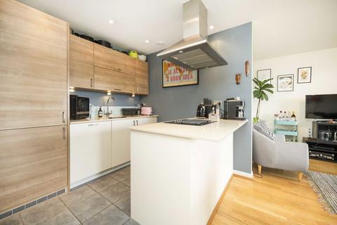 2 bedroom flat for sale, Mostyn Grove, London E3