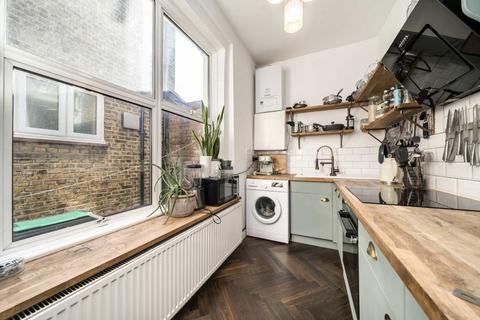 2 bedroom flat to rent, Ainsworth Road, London E9