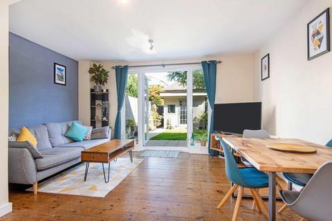 2 bedroom house for sale, Roman Road, London E3