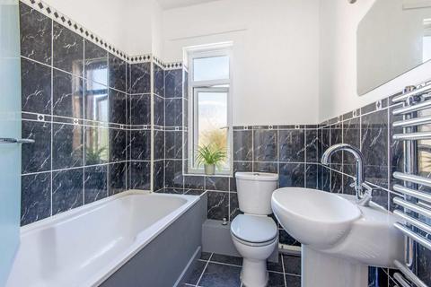 637 Roman Road, London, E3 2RZ