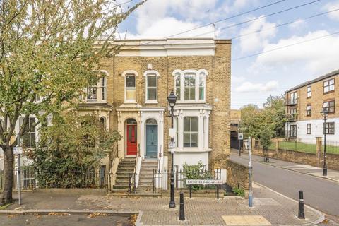 4 bedroom end of terrace house for sale, Lichfield Road, London E3