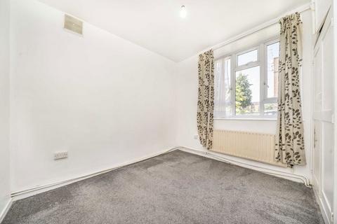 3 bedroom flat for sale, Whiston Road, London E2