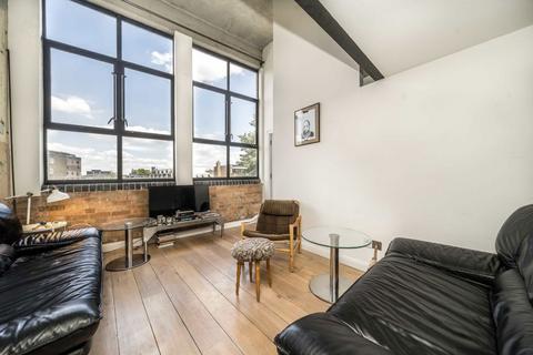 2 bedroom flat for sale, King Edward's Road, London E9