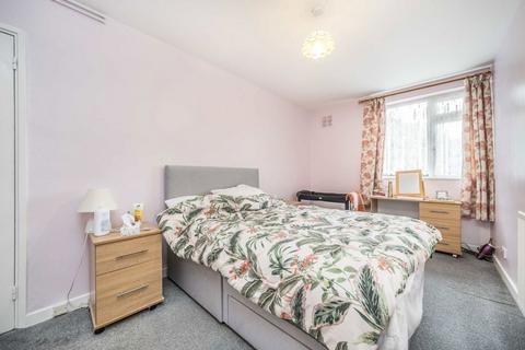 3 bedroom maisonette for sale, Fields Estate, London E8