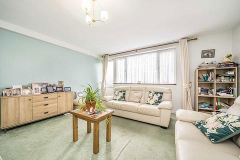 3 bedroom maisonette for sale, Fields Estate, London E8