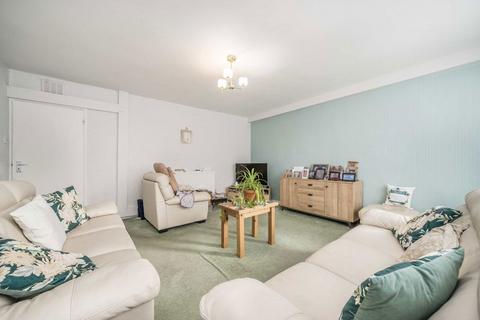 3 bedroom maisonette for sale, Fields Estate, London E8