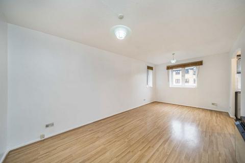 2 bedroom flat to rent, Riverside Close, London E5