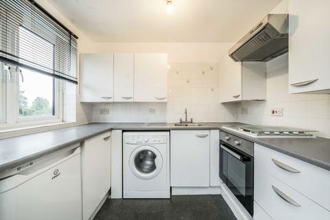 2 bedroom flat to rent, Riverside Close, London E5